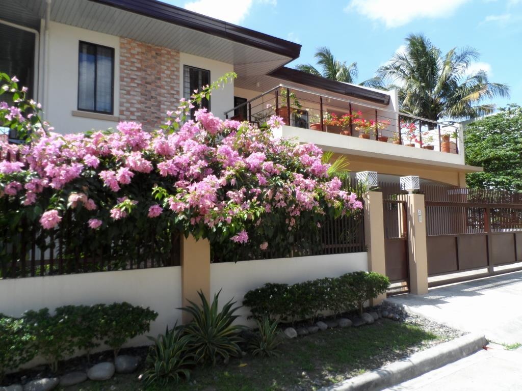 Continents Bed And Breakfast Davao Exterior photo